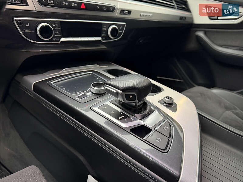 Внедорожник / Кроссовер Audi Q7 2015 в Чернигове