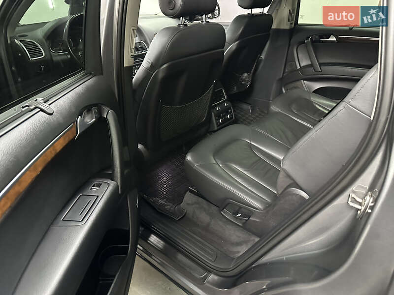 Внедорожник / Кроссовер Audi Q7 2012 в Брошневе-Осаде