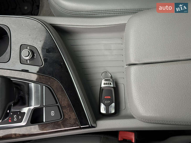 Внедорожник / Кроссовер Audi Q7 2017 в Днепре