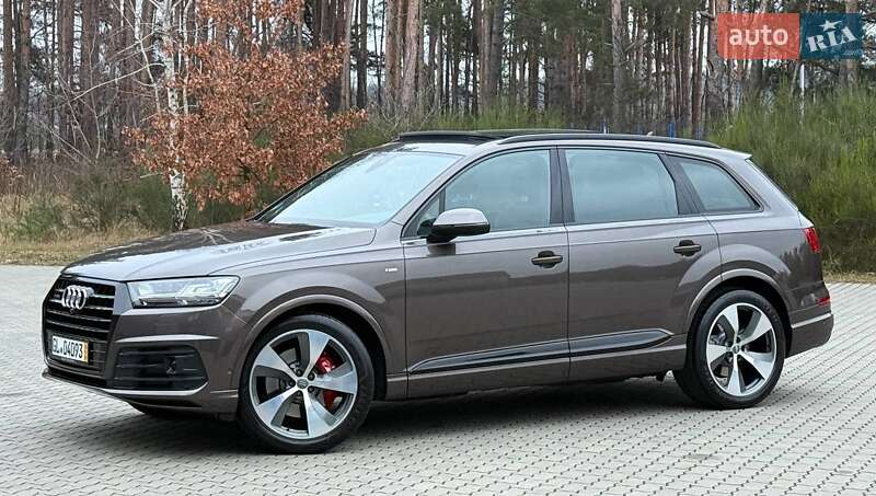 Внедорожник / Кроссовер Audi Q7 2017 в Ровно
