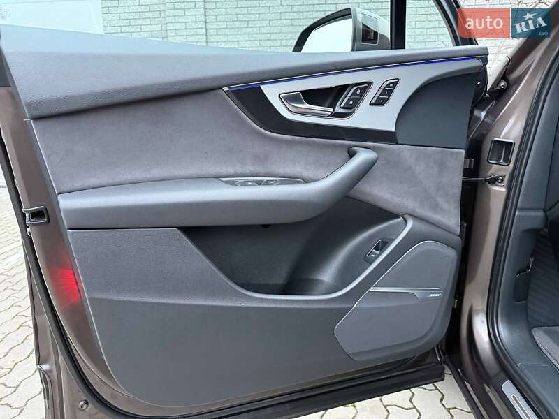 Внедорожник / Кроссовер Audi Q7 2017 в Ровно