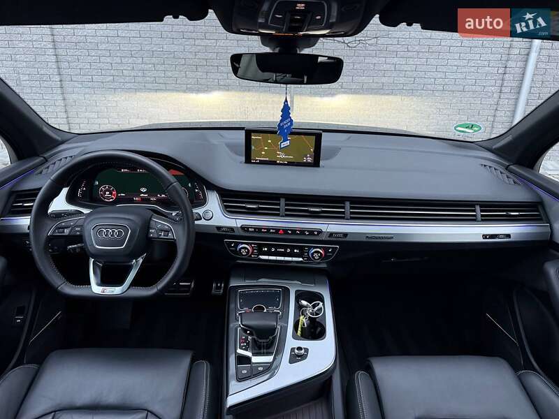 Внедорожник / Кроссовер Audi Q7 2017 в Ровно