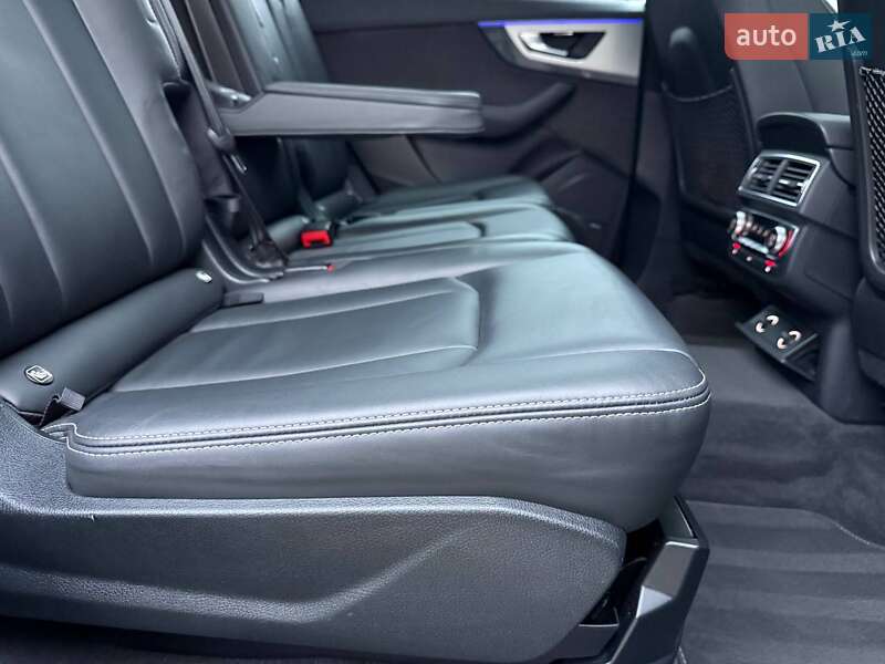 Внедорожник / Кроссовер Audi Q7 2017 в Ровно