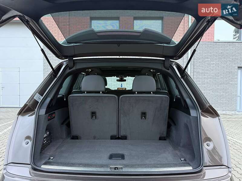 Внедорожник / Кроссовер Audi Q7 2017 в Ровно