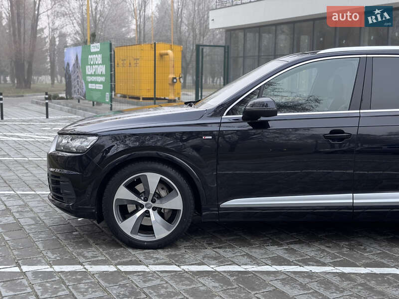 Внедорожник / Кроссовер Audi Q7 2017 в Ровно