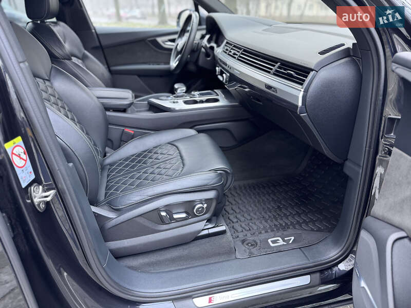 Внедорожник / Кроссовер Audi Q7 2017 в Ровно
