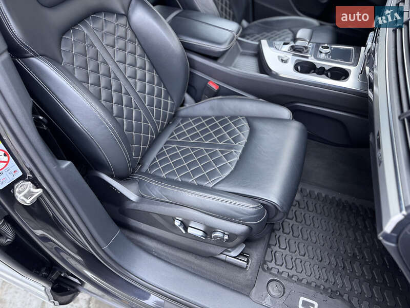 Внедорожник / Кроссовер Audi Q7 2017 в Ровно