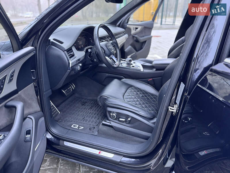 Внедорожник / Кроссовер Audi Q7 2017 в Ровно