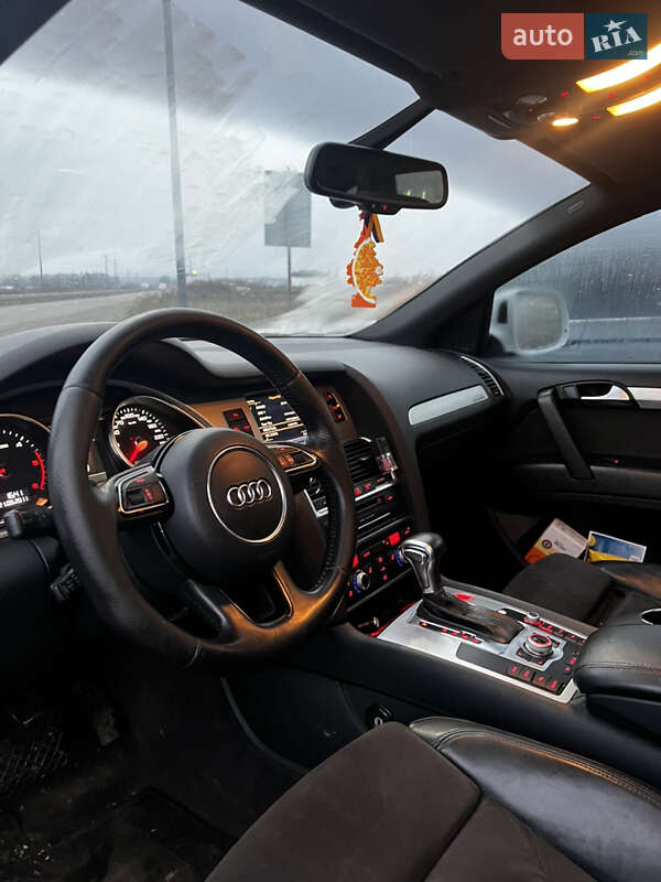 Внедорожник / Кроссовер Audi Q7 2012 в Хусте