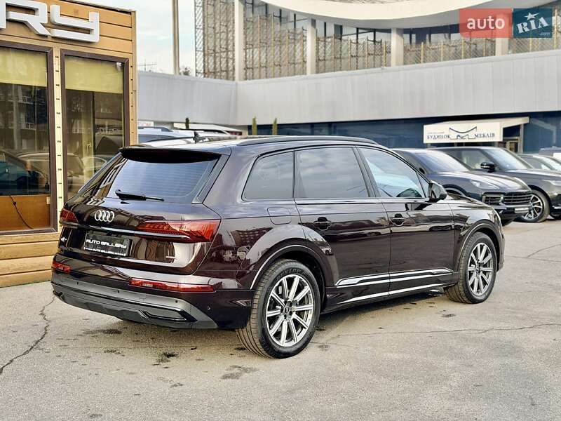 Внедорожник / Кроссовер Audi Q7 2022 в Киеве