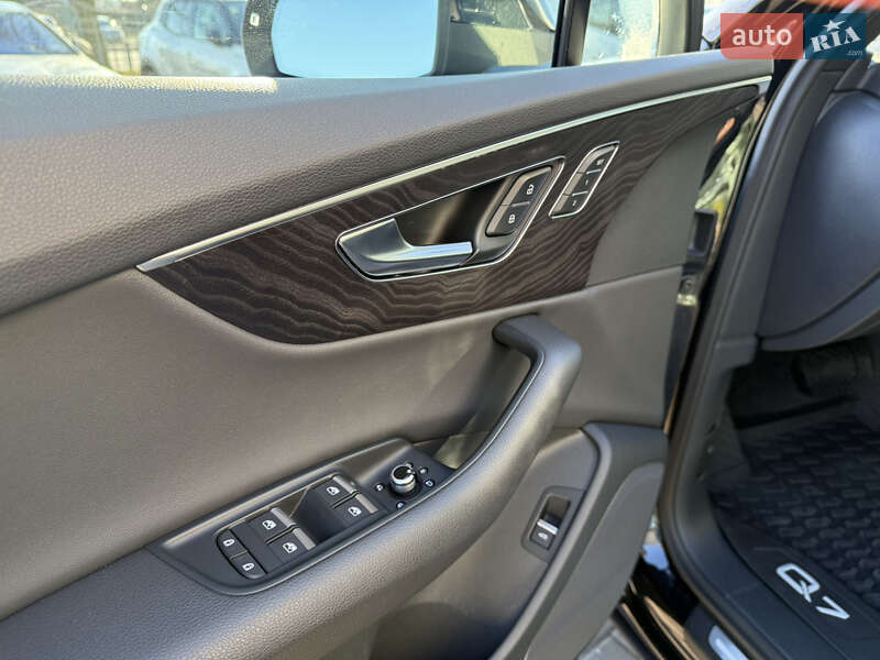 Внедорожник / Кроссовер Audi Q7 2022 в Харькове
