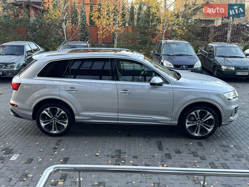 Внедорожник / Кроссовер Audi Q7 2021 в Полтаве