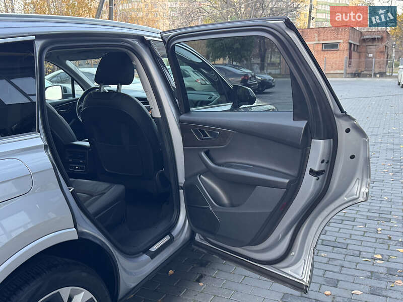 Внедорожник / Кроссовер Audi Q7 2021 в Полтаве