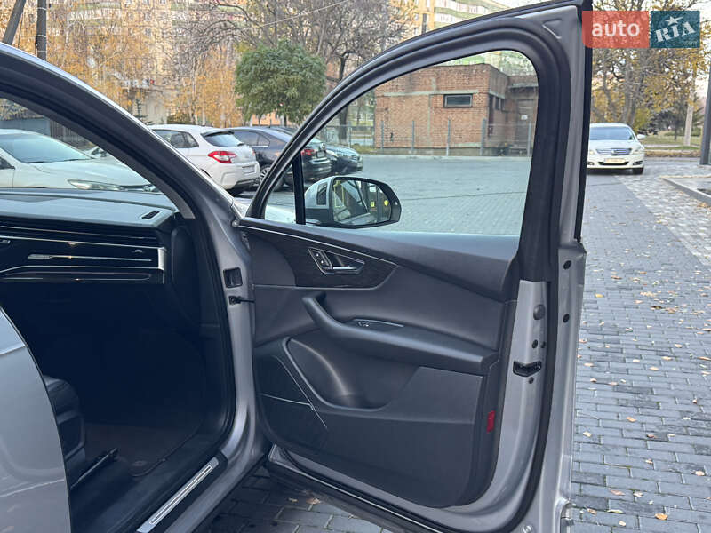 Внедорожник / Кроссовер Audi Q7 2021 в Полтаве