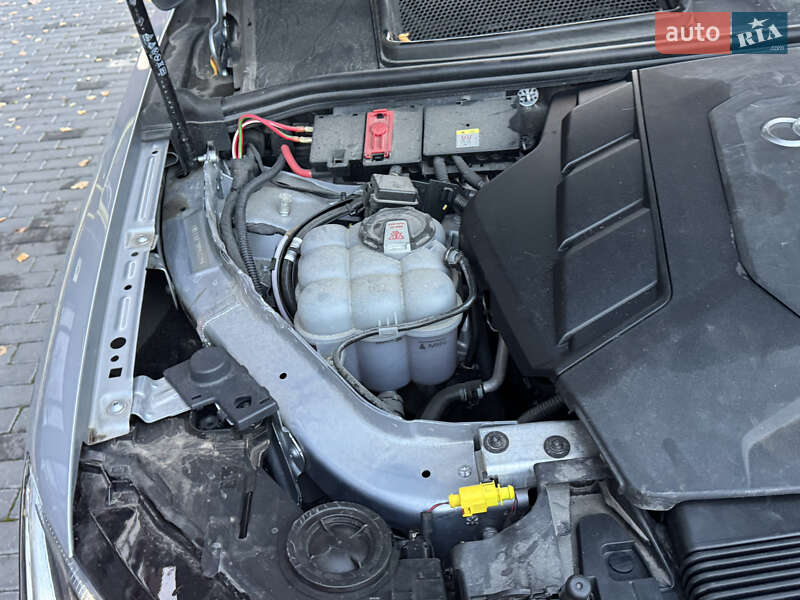 Внедорожник / Кроссовер Audi Q7 2021 в Полтаве