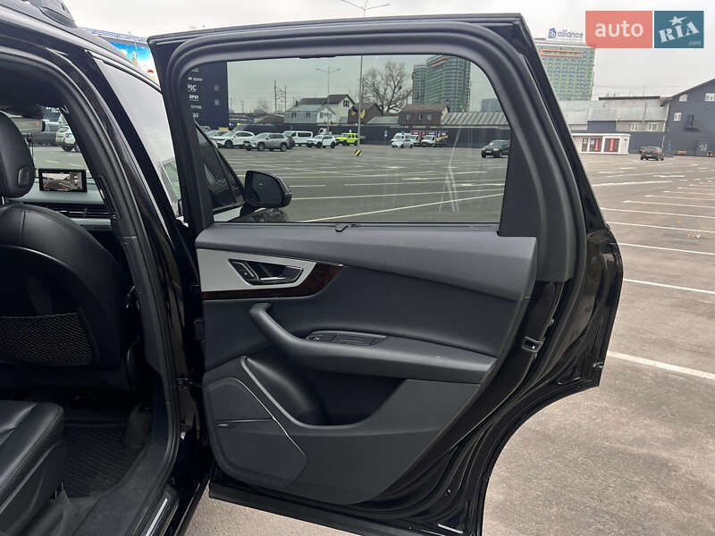 Внедорожник / Кроссовер Audi Q7 2019 в Киеве