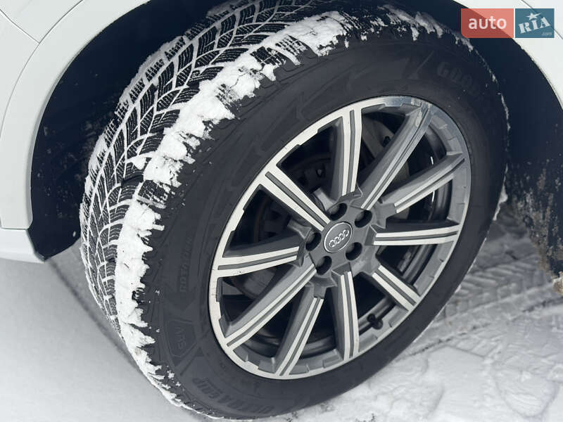 Внедорожник / Кроссовер Audi Q7 2019 в Киеве