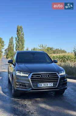 Позашляховик / Кросовер Audi Q7 2018 в Рівному