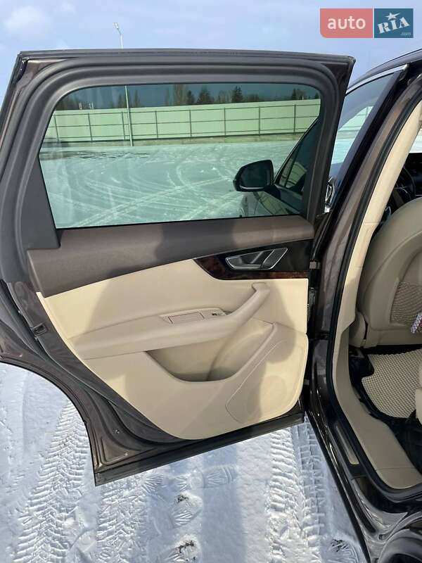 Внедорожник / Кроссовер Audi Q7 2016 в Оратове