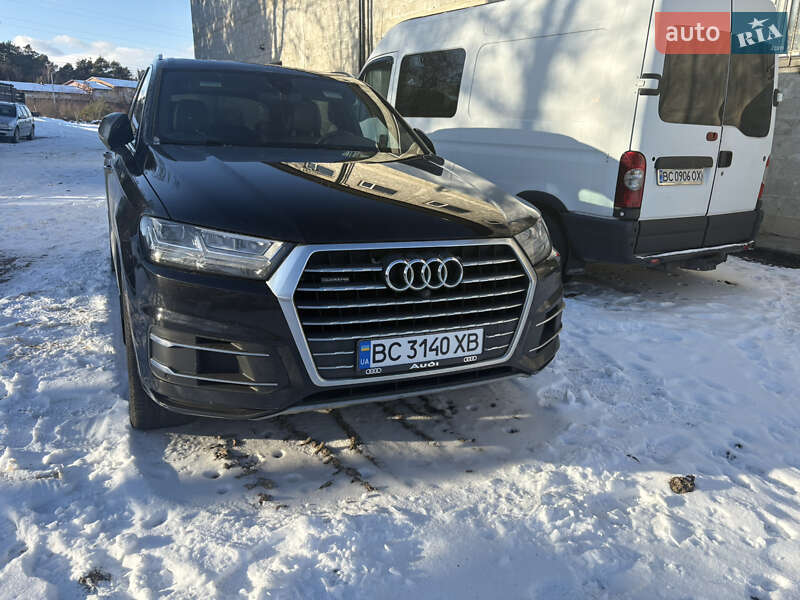 Внедорожник / Кроссовер Audi Q7 2017 в Новояворовске