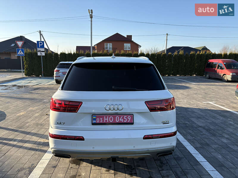 Позашляховик / Кросовер Audi Q7 2015 в Луцьку