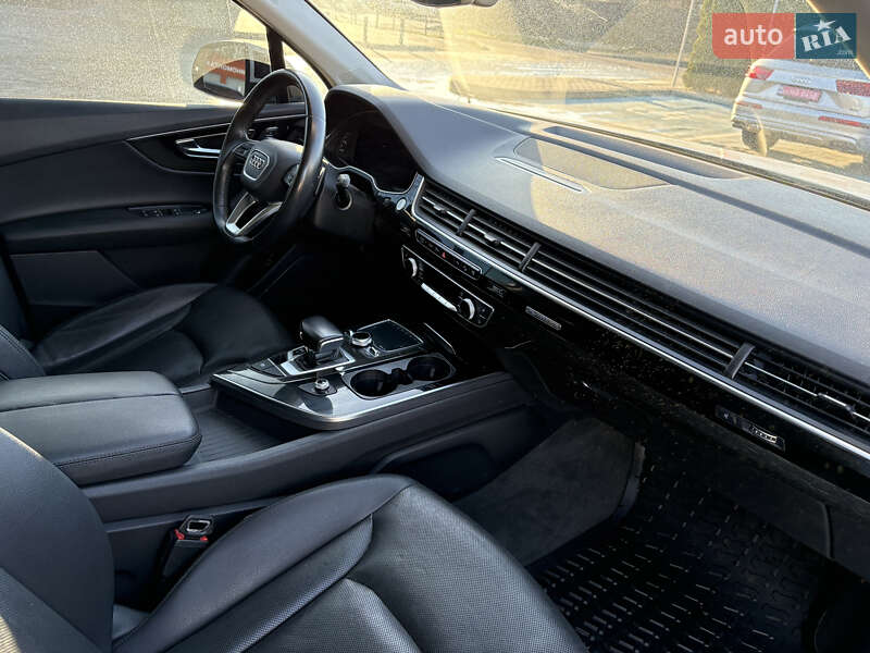 Позашляховик / Кросовер Audi Q7 2015 в Луцьку