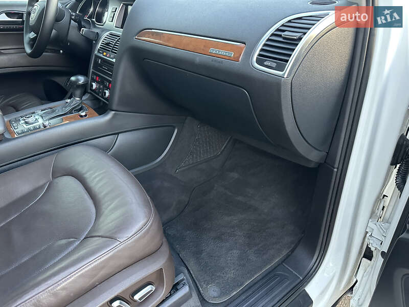 Позашляховик / Кросовер Audi Q7 2014 в Дубні