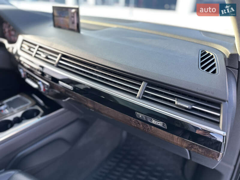 Внедорожник / Кроссовер Audi Q7 2017 в Киеве