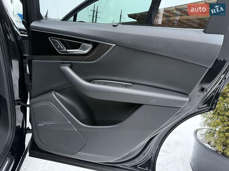 Позашляховик / Кросовер Audi Q7 2018 в Вінниці