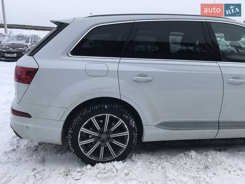 Позашляховик / Кросовер Audi Q7 2017 в Львові
