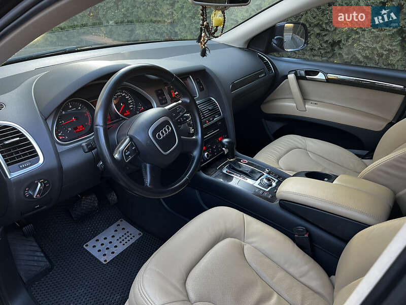 Позашляховик / Кросовер Audi Q7 2011 в Рівному