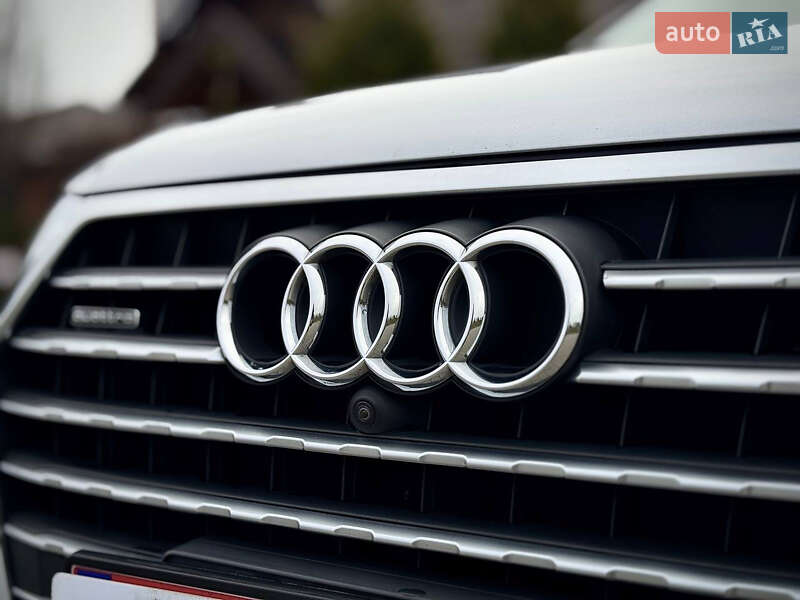 Позашляховик / Кросовер Audi Q7 2017 в Стрию