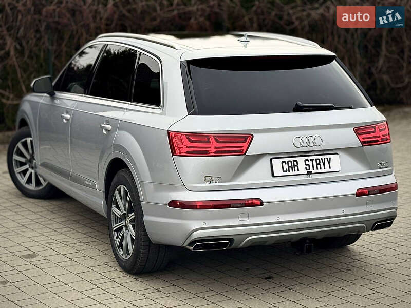 Позашляховик / Кросовер Audi Q7 2017 в Стрию