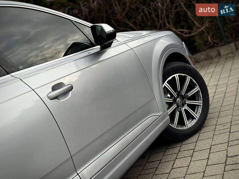 Позашляховик / Кросовер Audi Q7 2017 в Стрию