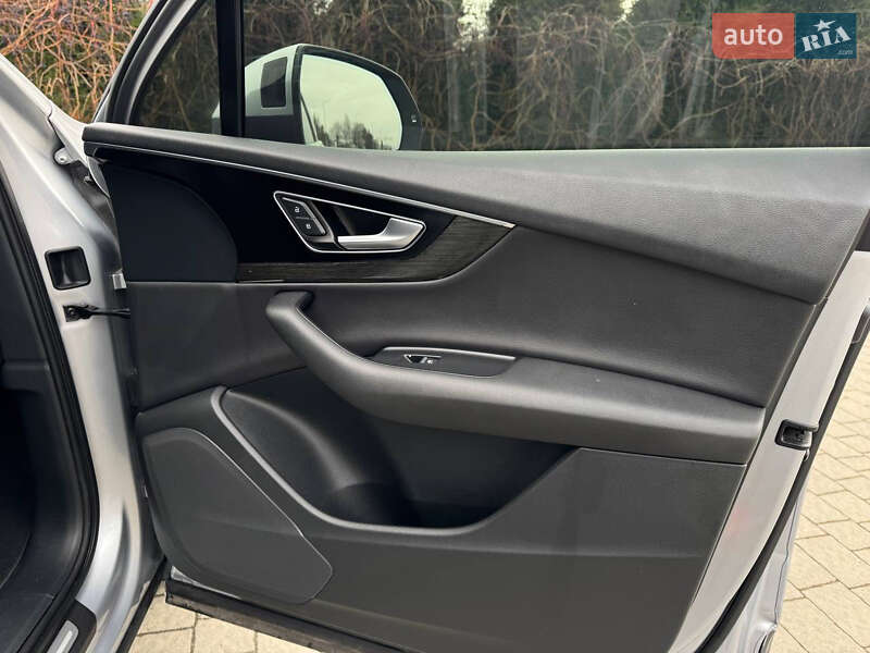 Позашляховик / Кросовер Audi Q7 2017 в Стрию