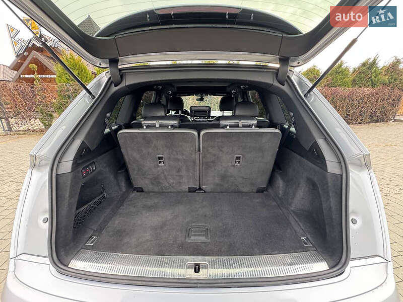 Позашляховик / Кросовер Audi Q7 2017 в Стрию