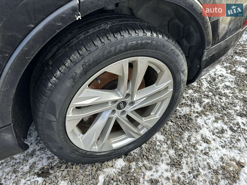 Позашляховик / Кросовер Audi Q7 2021 в Ужгороді