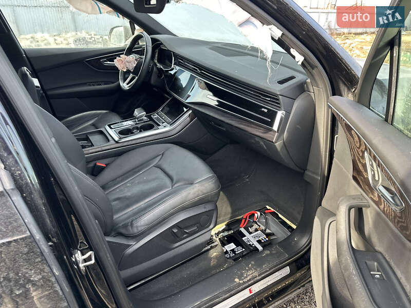 Позашляховик / Кросовер Audi Q7 2021 в Ужгороді