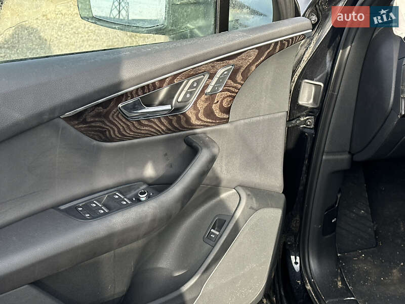 Позашляховик / Кросовер Audi Q7 2021 в Ужгороді