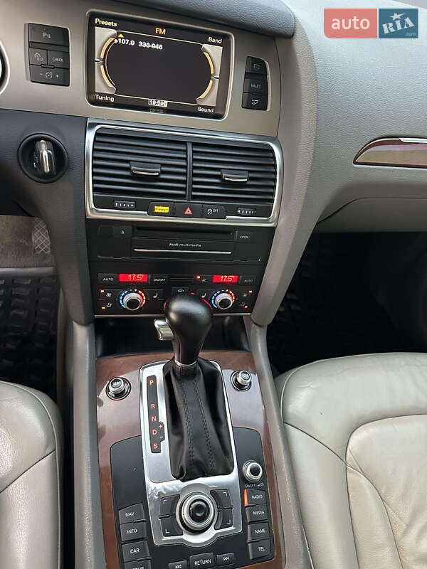 Внедорожник / Кроссовер Audi Q7 2010 в Стрые