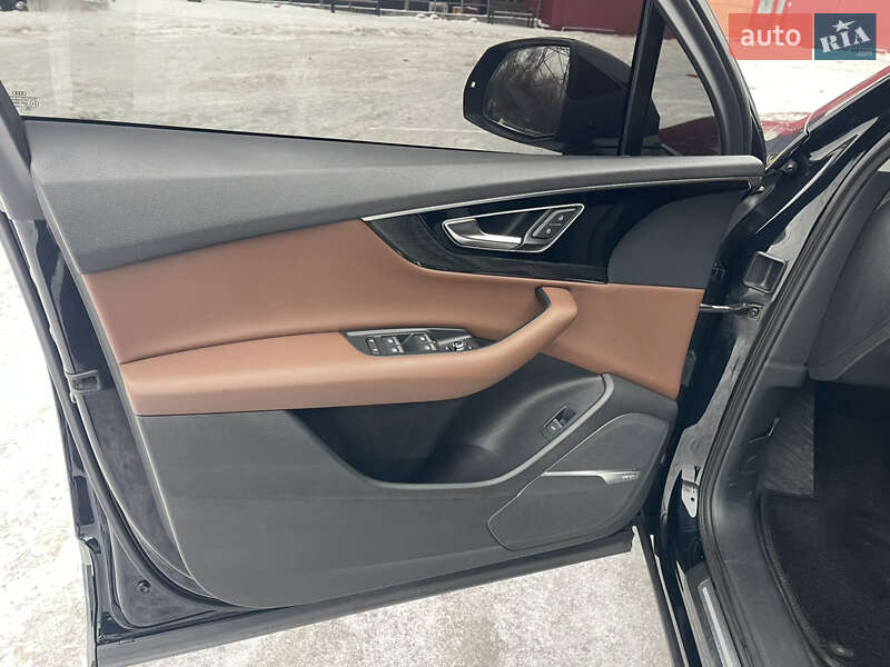 Внедорожник / Кроссовер Audi Q7 2015 в Киеве