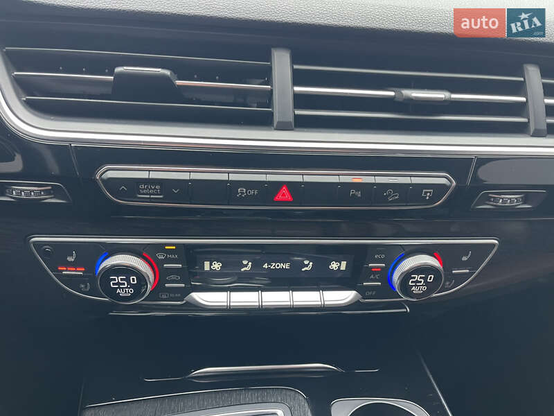 Внедорожник / Кроссовер Audi Q7 2015 в Киеве