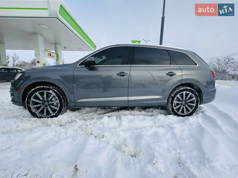 Позашляховик / Кросовер Audi Q7 2017 в Стрию