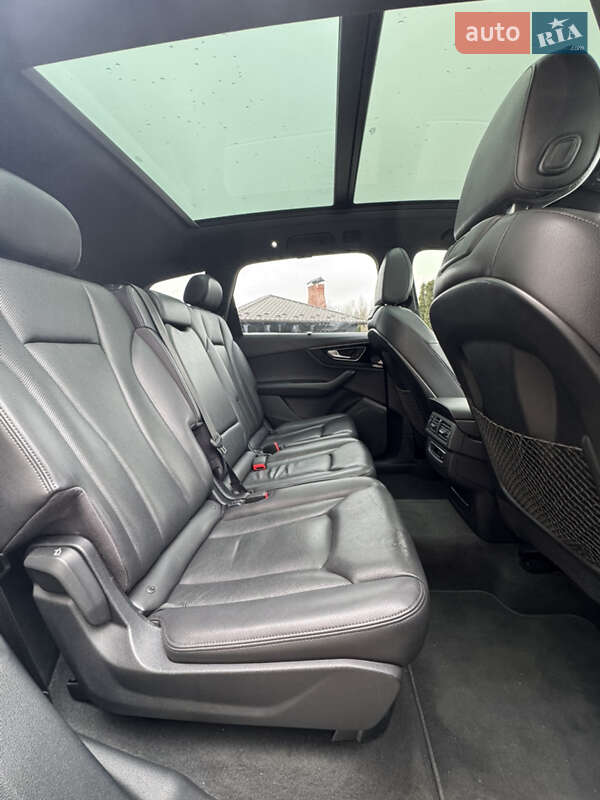 Позашляховик / Кросовер Audi Q7 2017 в Стрию