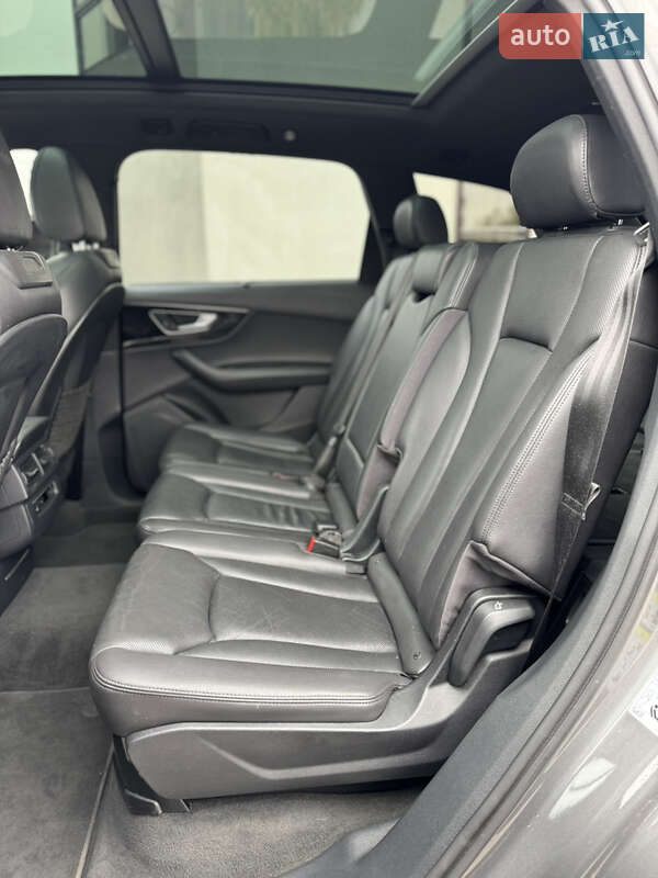 Позашляховик / Кросовер Audi Q7 2017 в Стрию