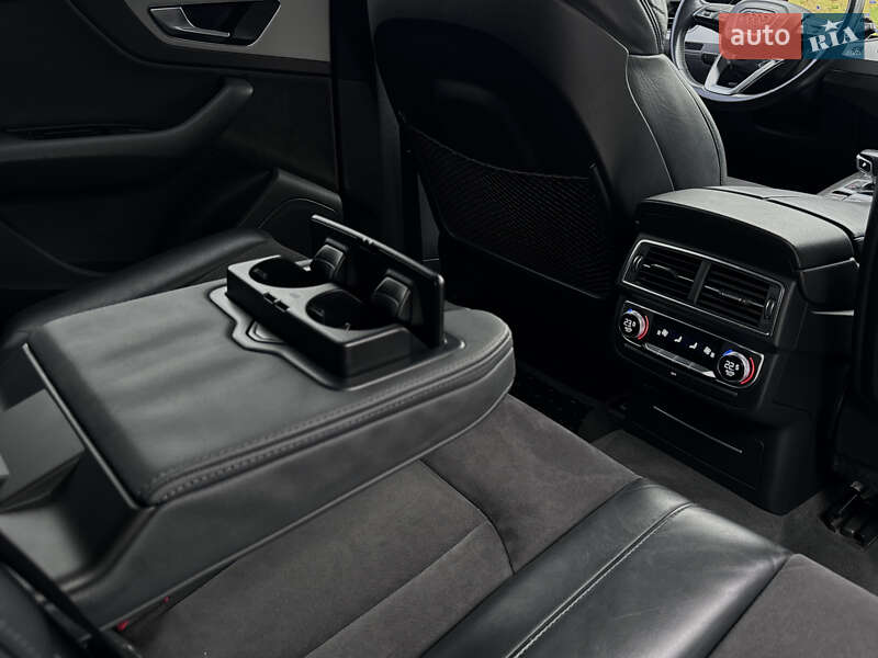 Внедорожник / Кроссовер Audi Q7 2016 в Ровно