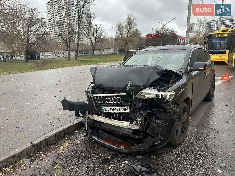 Внедорожник / Кроссовер Audi Q7 2013 в Киеве