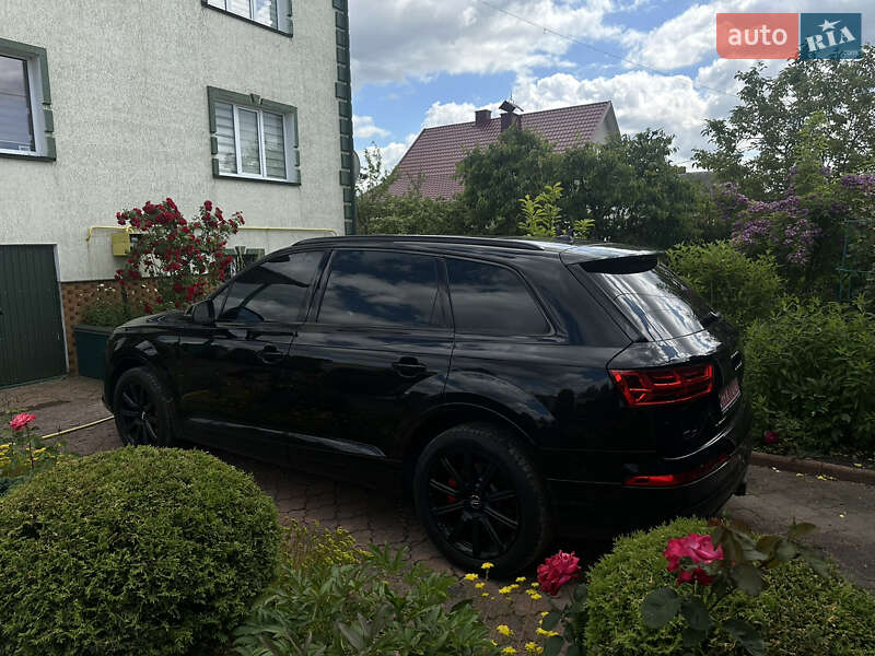 Внедорожник / Кроссовер Audi Q7 2016 в Киеве