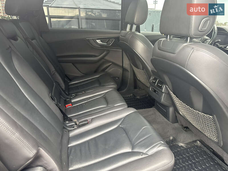 Внедорожник / Кроссовер Audi Q7 2016 в Киеве