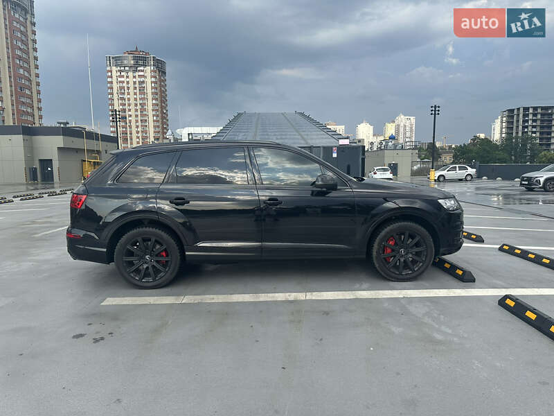 Внедорожник / Кроссовер Audi Q7 2016 в Киеве
